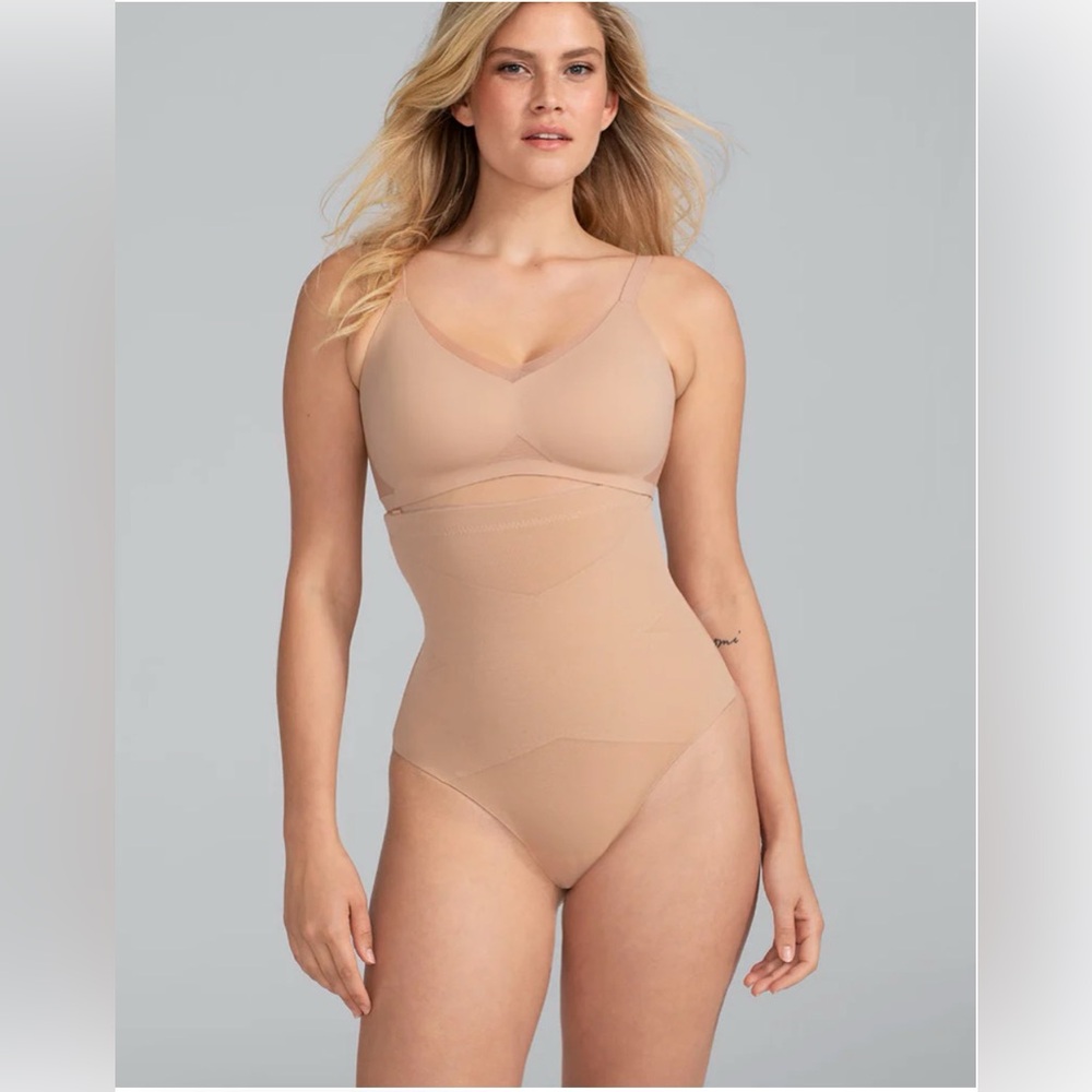 *sold* NWT Honeylove SuperPower Thong - Sand / Medium